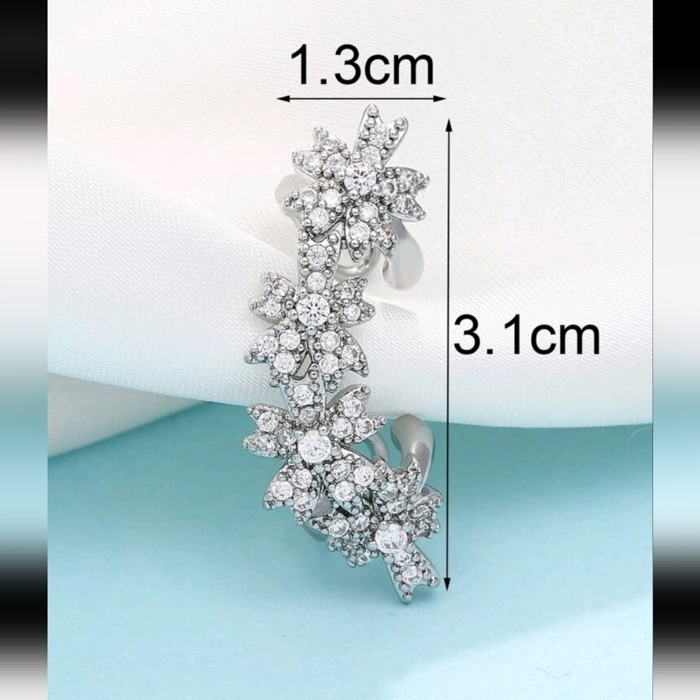 ✨3 FOR $28✨🆕️ SET OF TWO RHINESTONE FLORAL EAR CUFFS / CLIMBER- SILVER-T - Picture 3 of 8